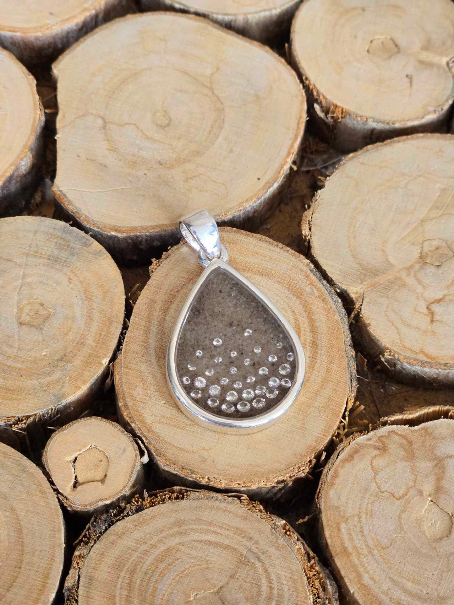 The Large Teardrop Pendant - Diamond Gradient