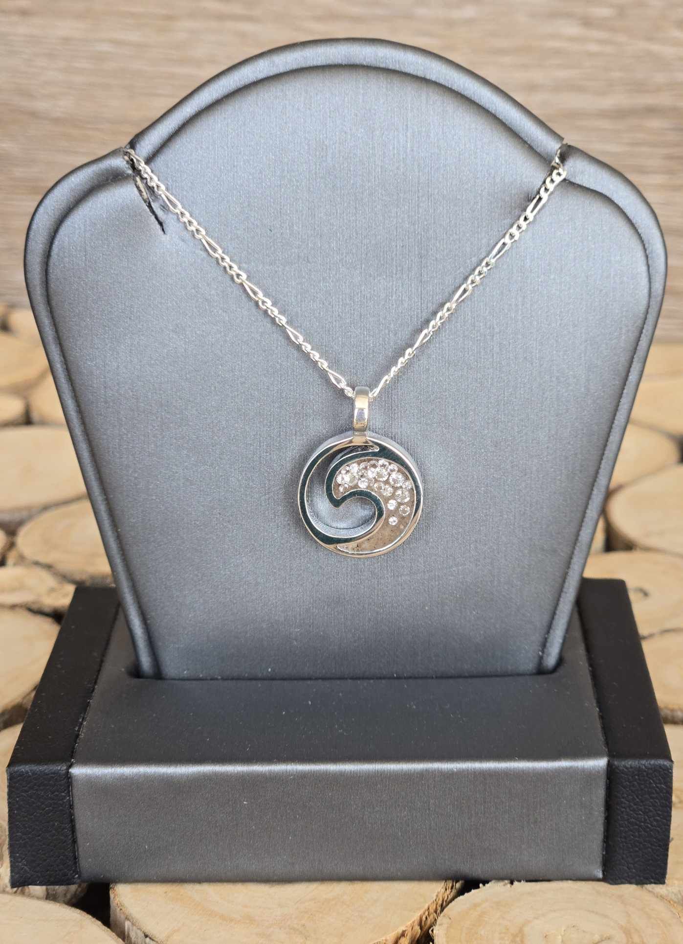 Wave Necklace - Diamond Gradient