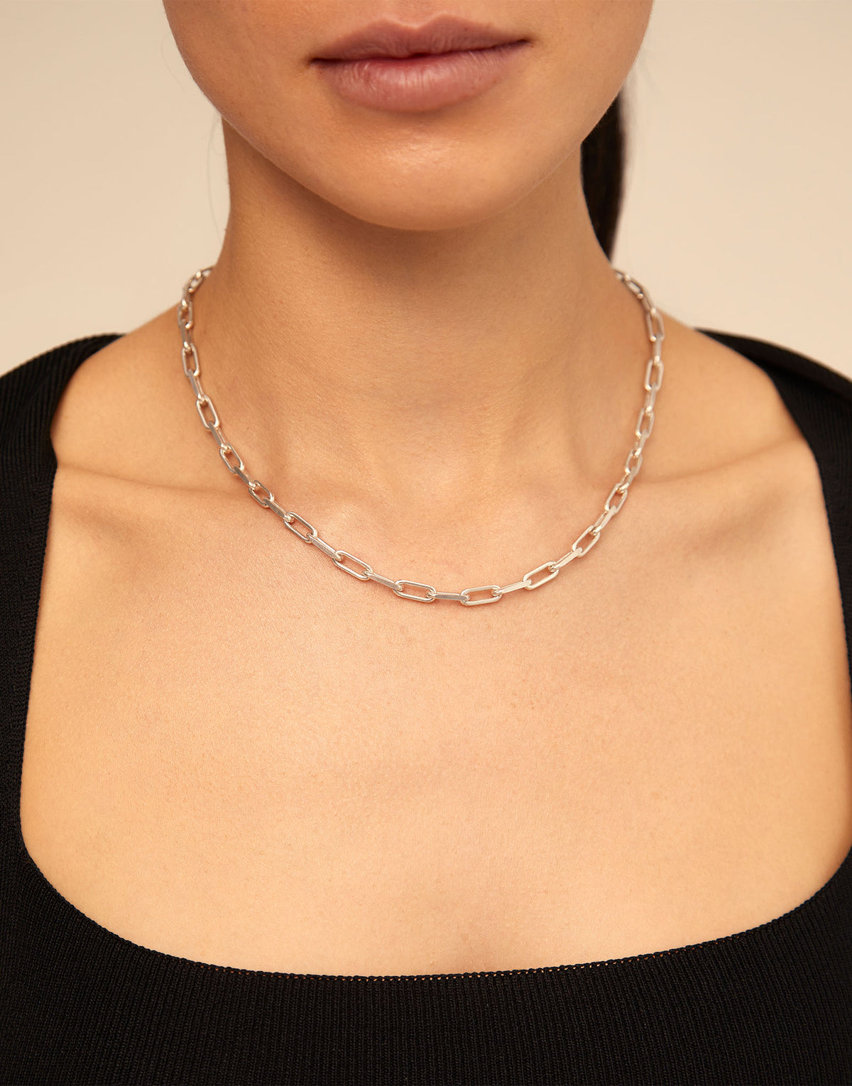 Cadena 9 - Short link chain charm necklace - Silver