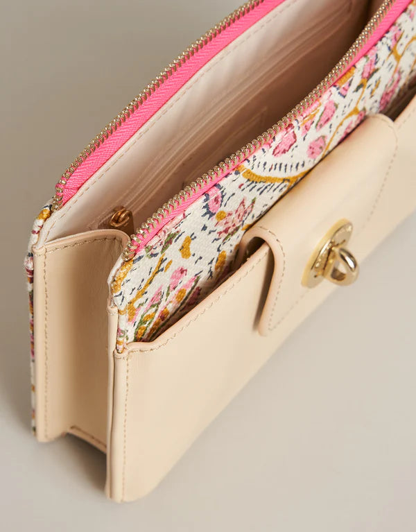 Lela Wristlet Pepper Hall