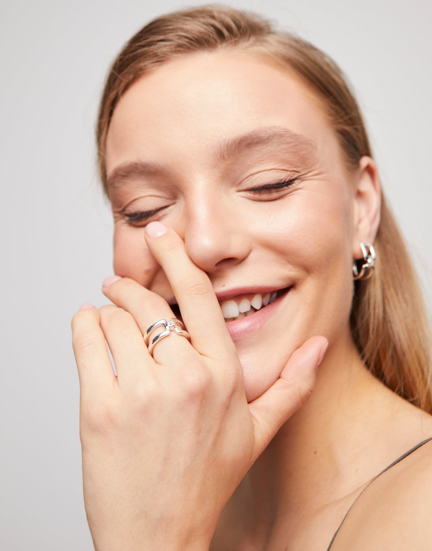 Double ring with white topaz