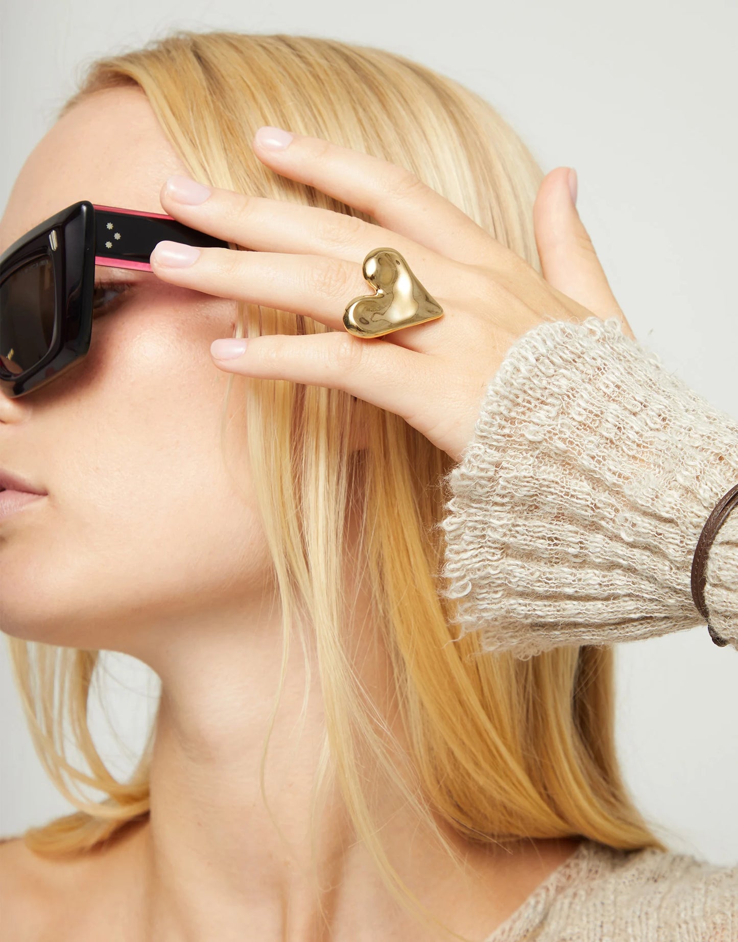 Pálpito Beat - Maxi ring with heart shape - Gold