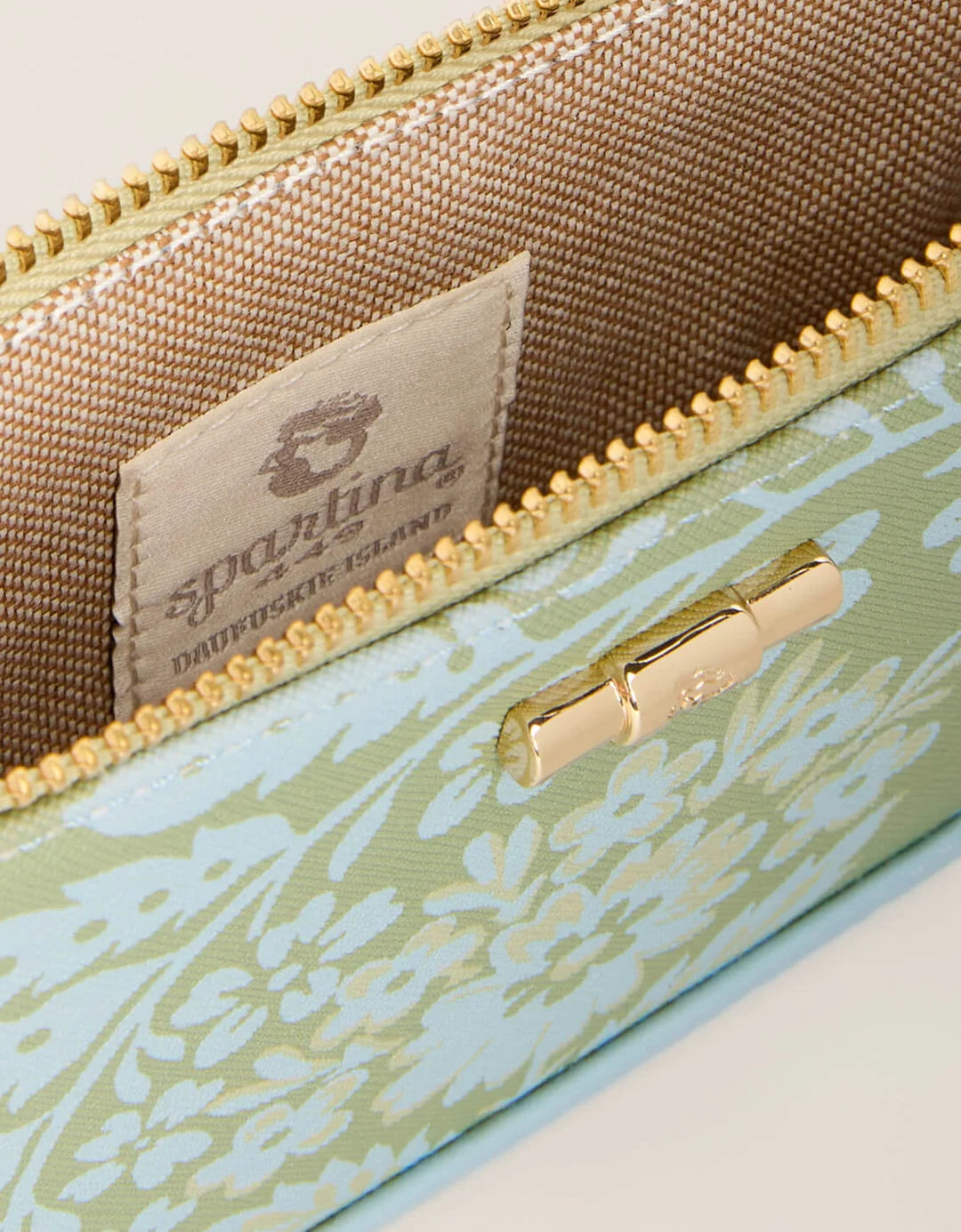 Sinclair Wristlet Heritage Scroll