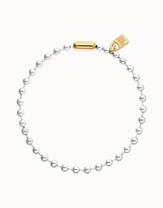 Bead necklace with contrasting accents