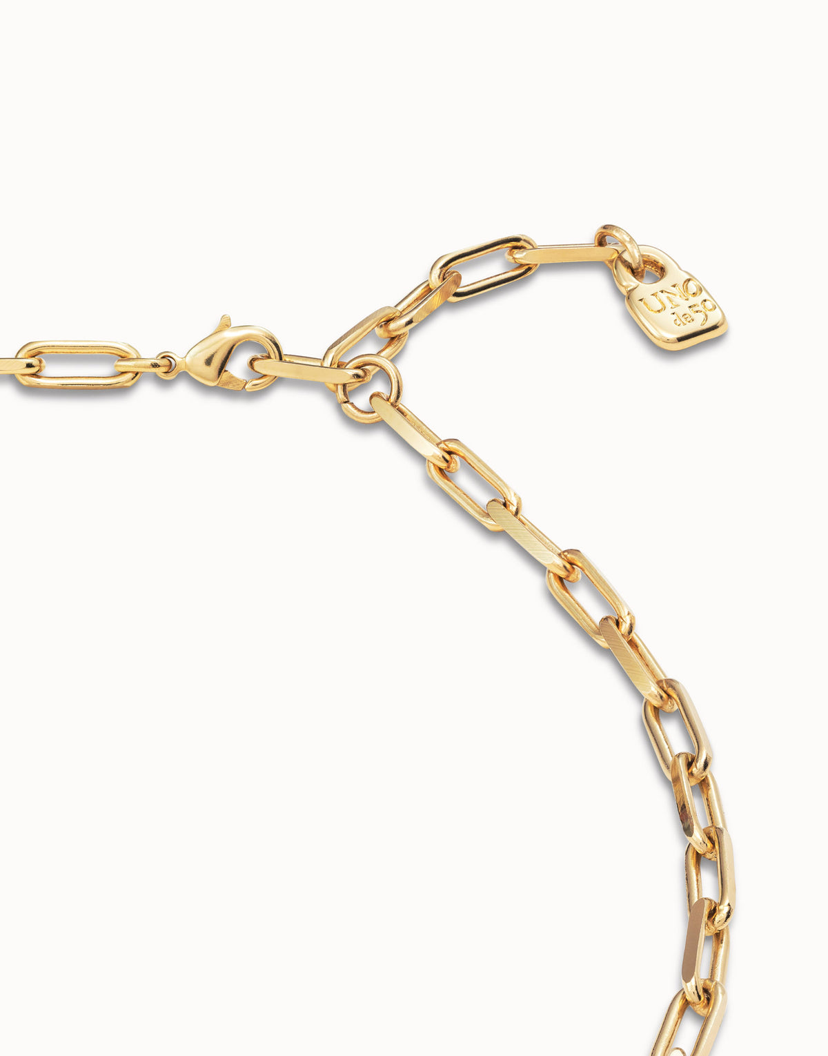 Cadena 9 - Short link chain charm necklace - Gold
