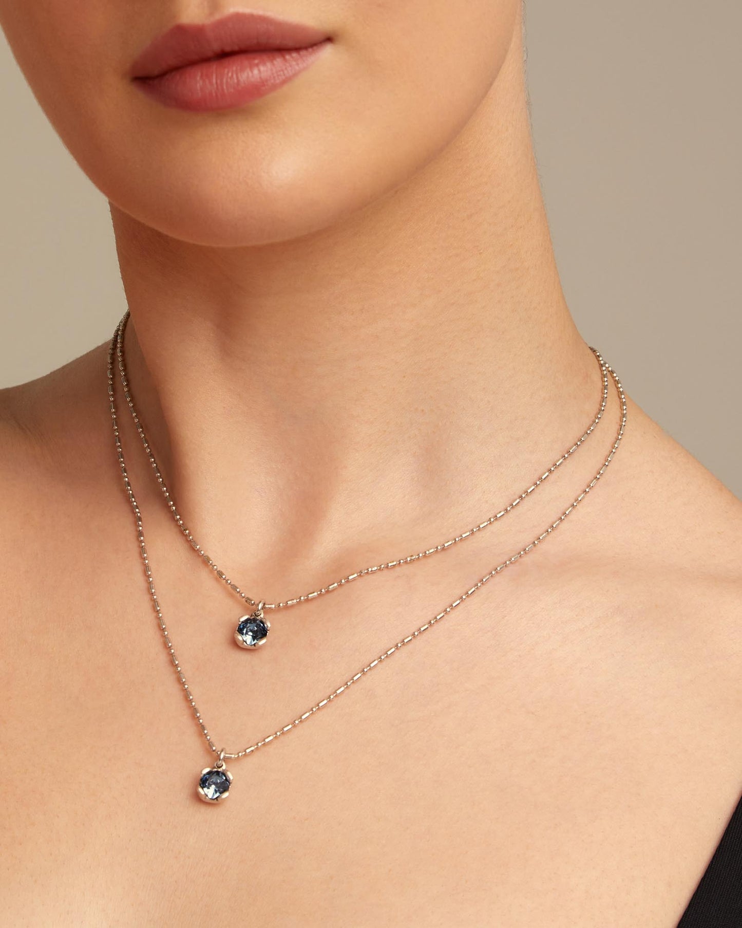 Aura Blue - Long pendant chain necklace with crystals - Silver