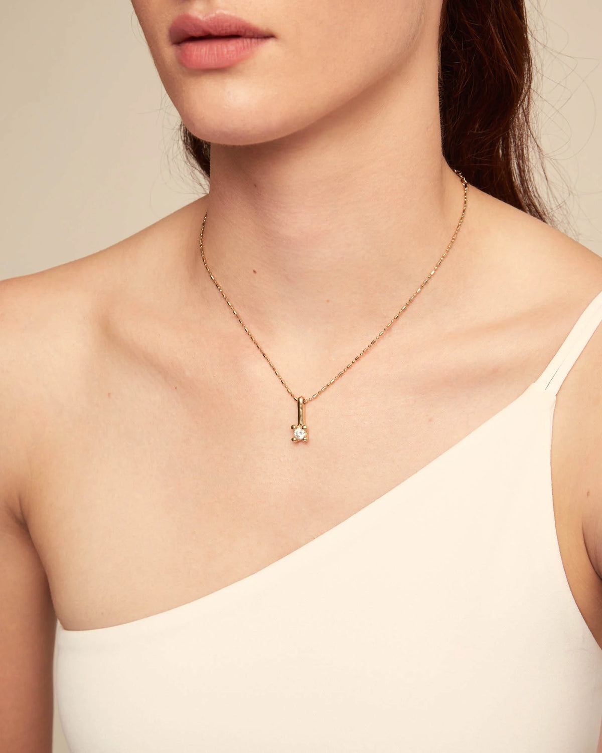 Divine - Short chain necklace with white cubic zirconia - Gold