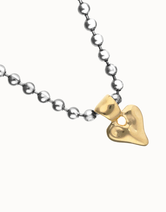 Beaded short necklace with heart detail