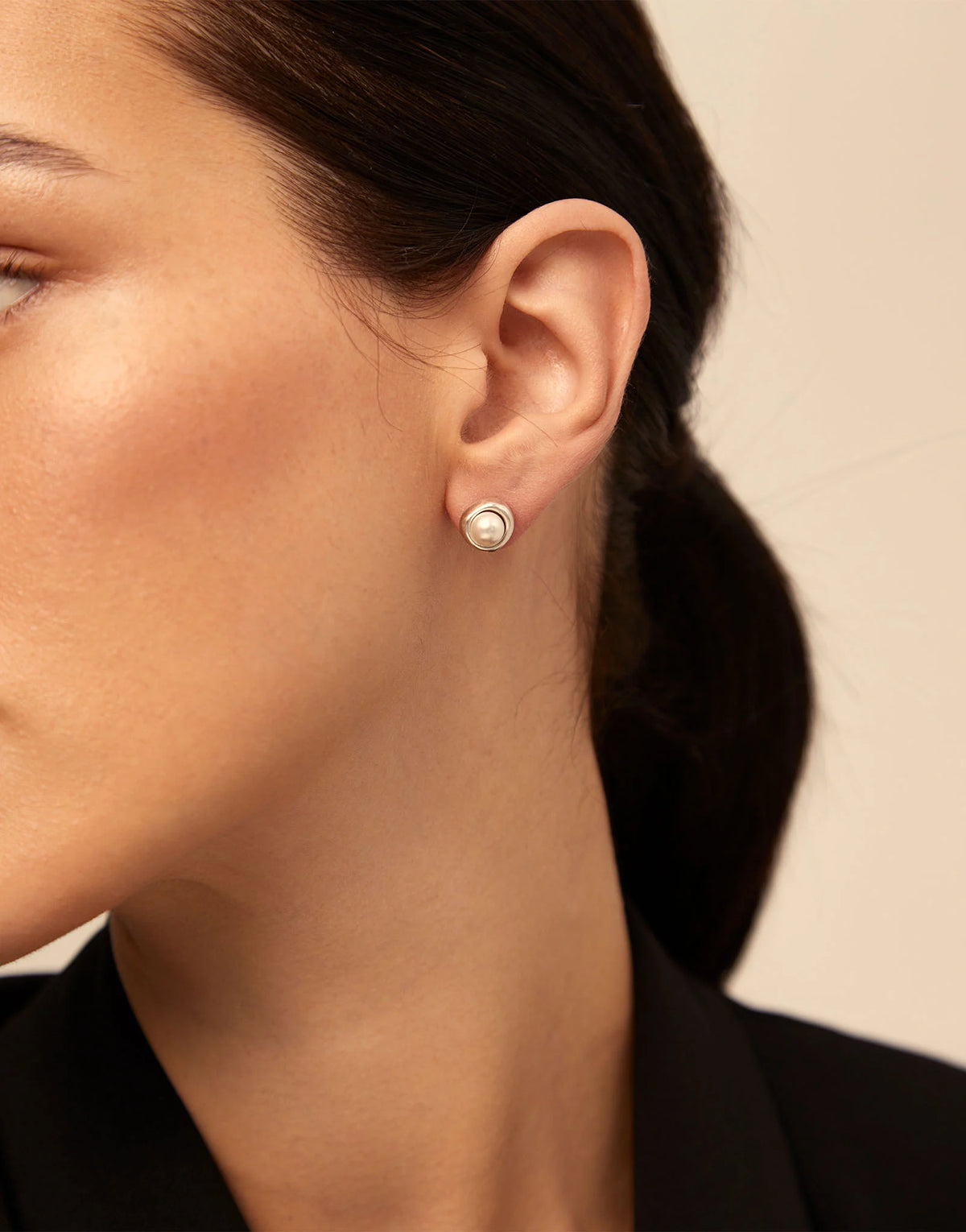 Ego - Stud earrings with pearl - Silver