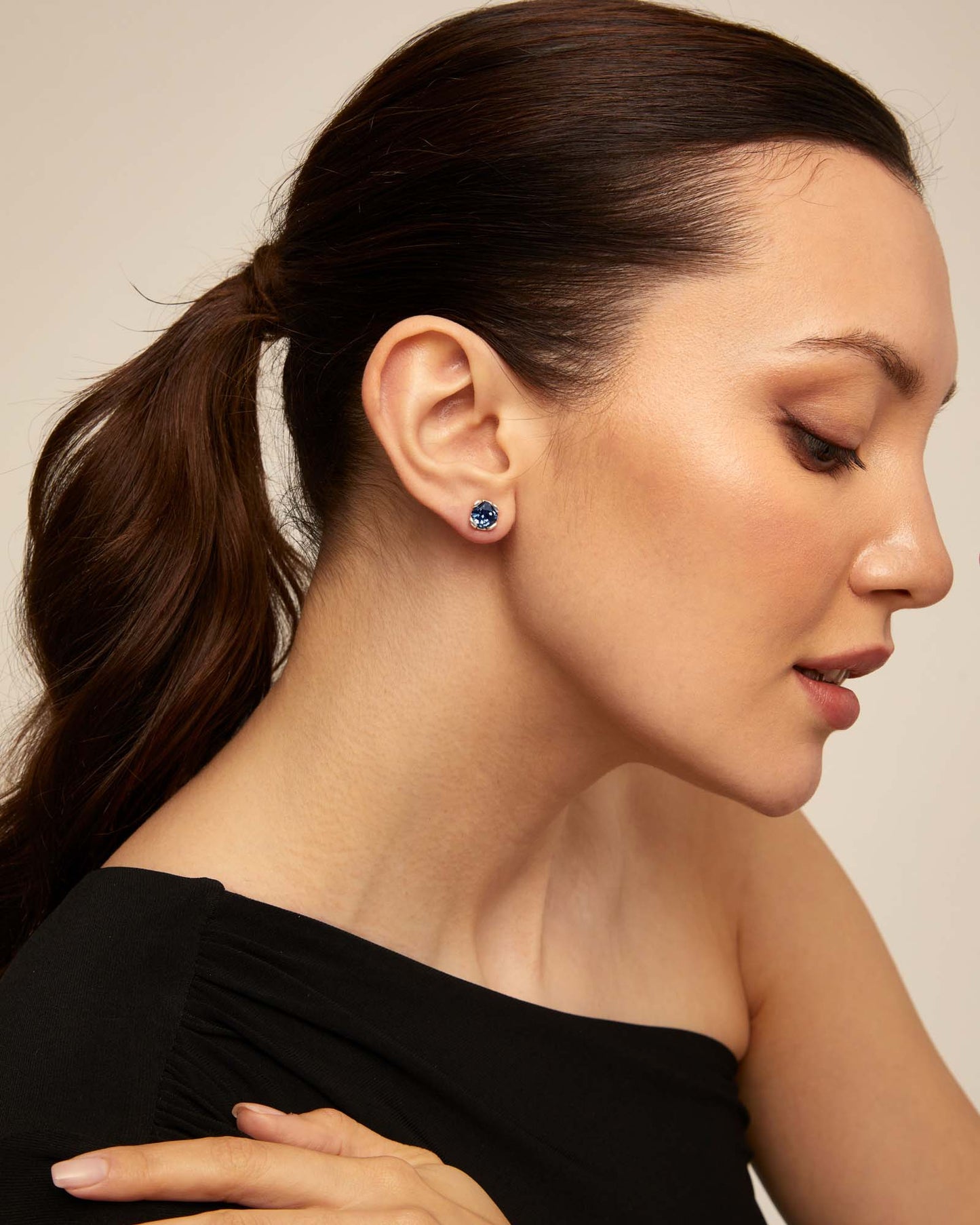 Aura Blue - Stud earrings with blue crystal - Silver