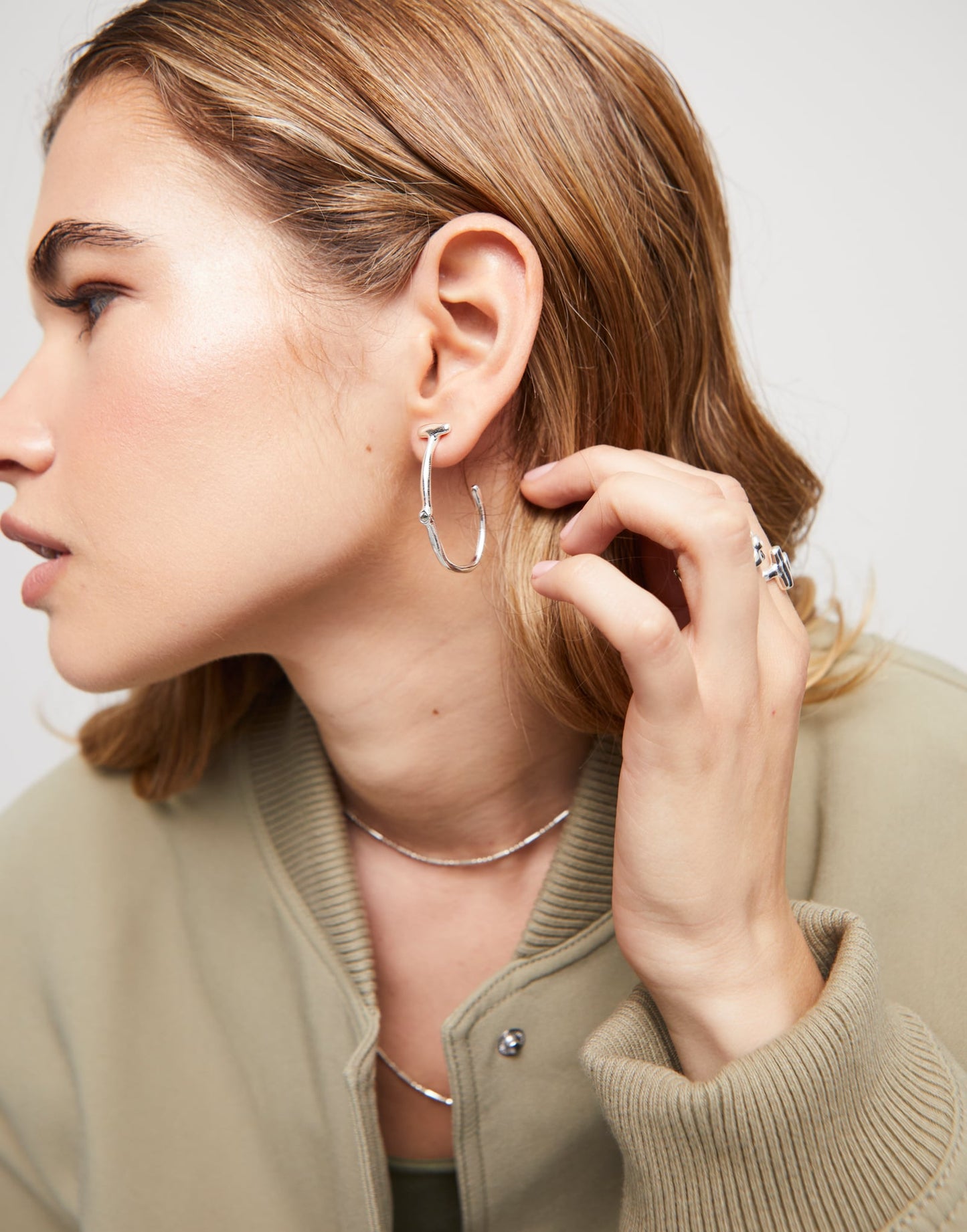 Ser Indomable - Hoop earrings with white topaz - Silver