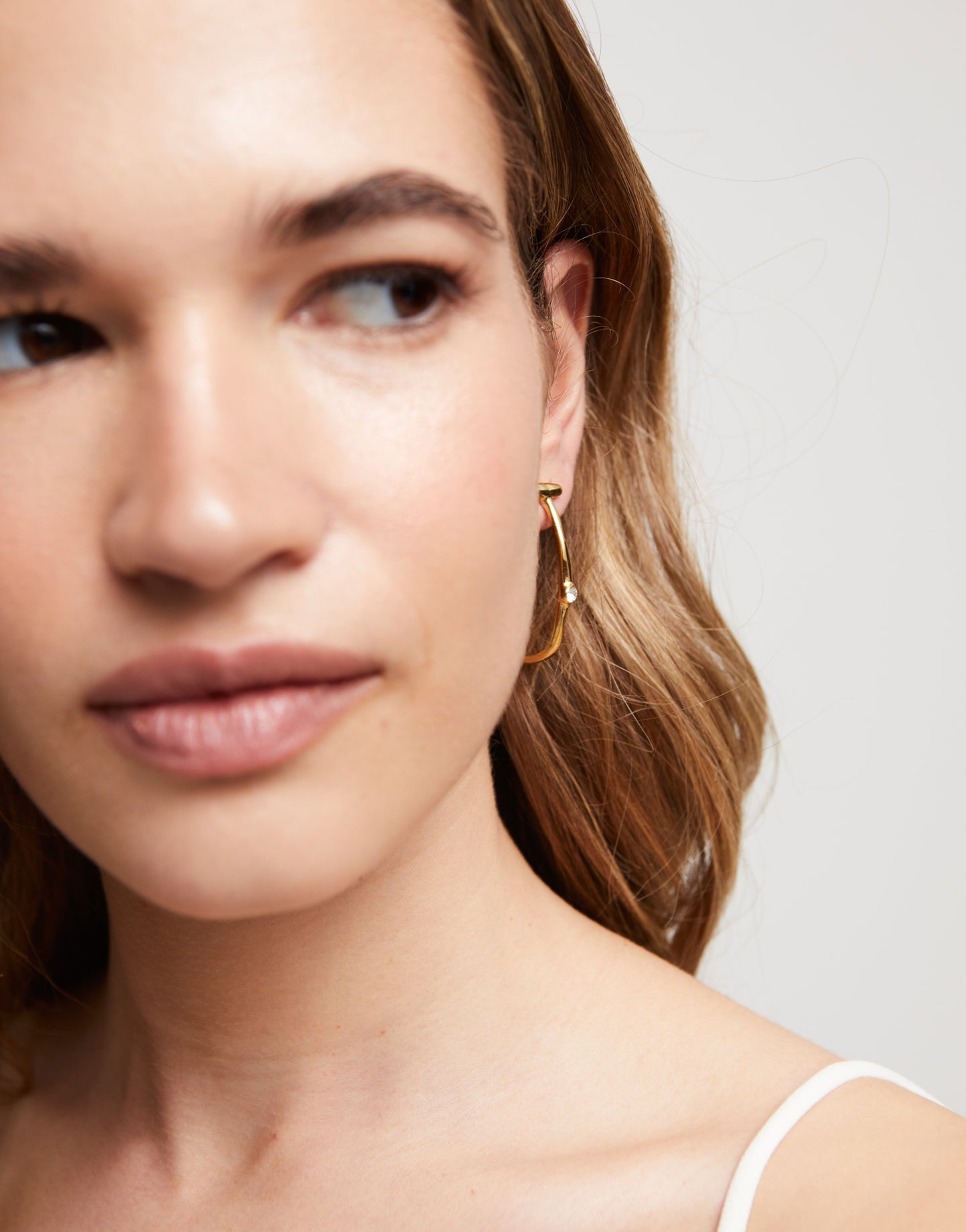Ser Indomable - Hoop earrings with white topaz - Gold
