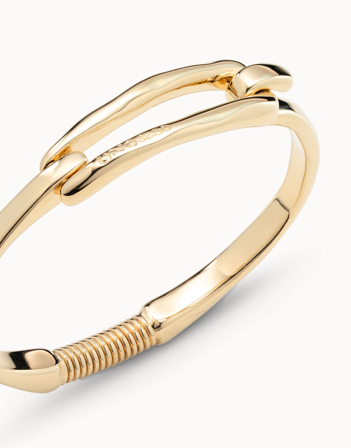 Amarrado - Bangle bracelet with buckle - Gold