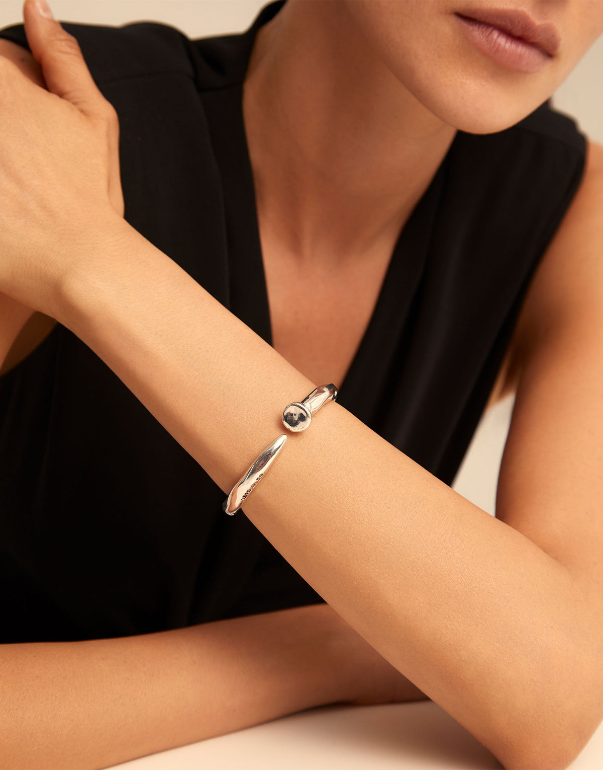 Nail shaped bangle bracelet - Silver