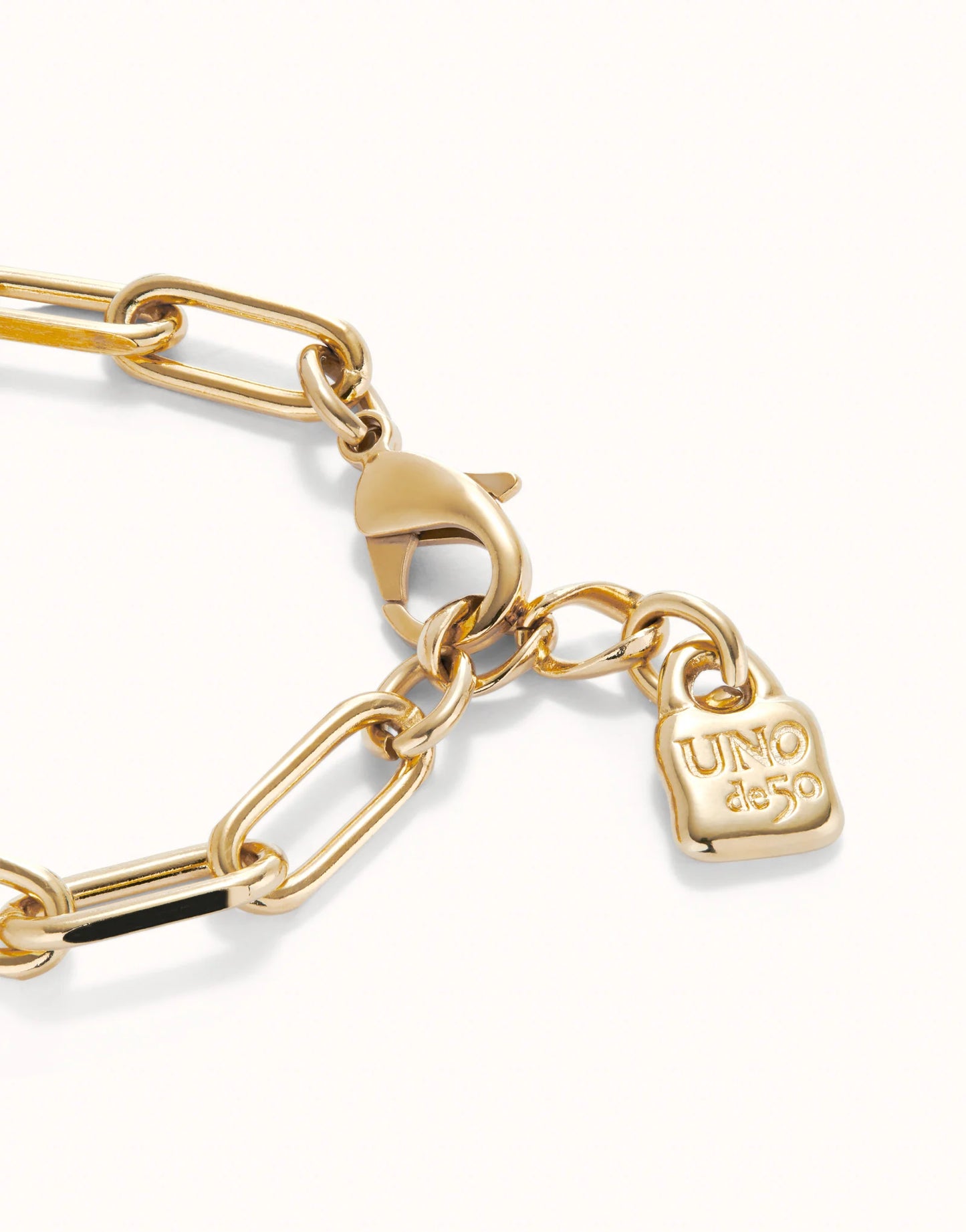 Paper clip link bracelet with padlock - Gold