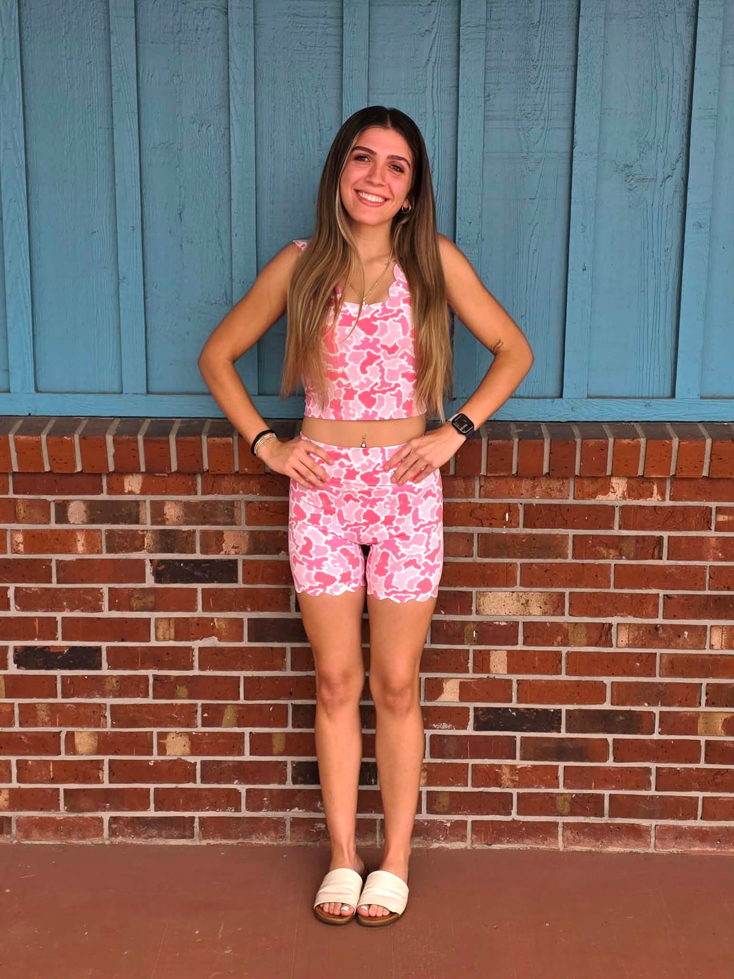 Scallop V Neck Sports Bra - Pink Camo
