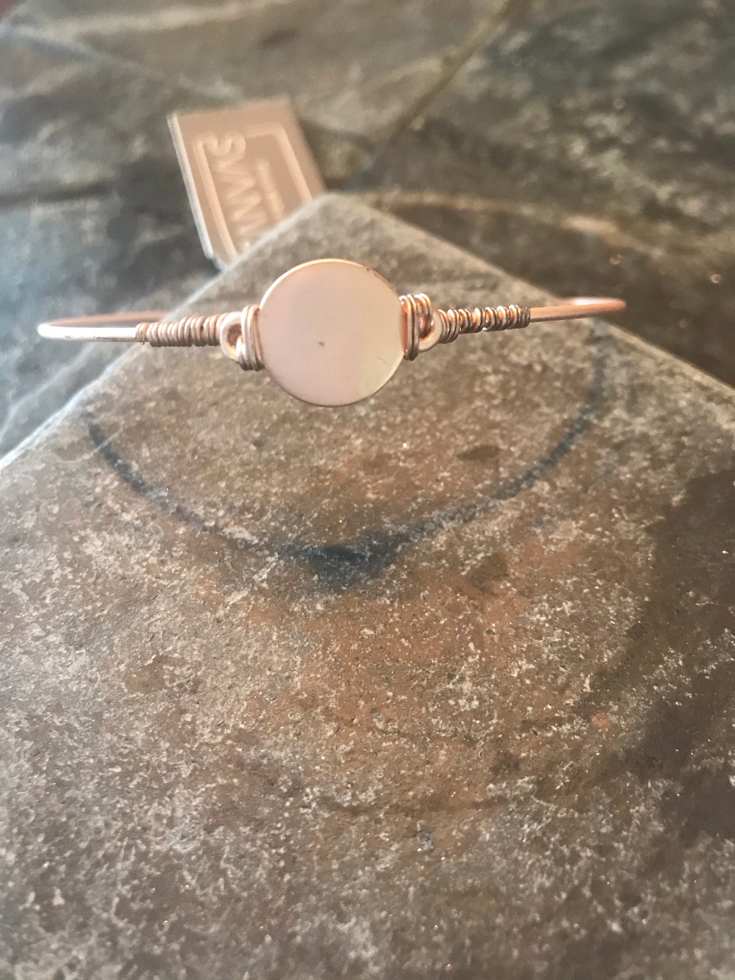 Wire bangle Rose Gold round disk